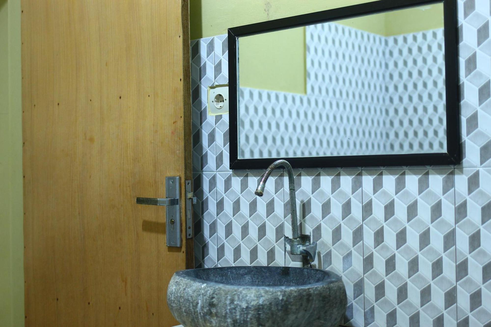 Three V Homestay Kuta  ภายนอก รูปภาพ